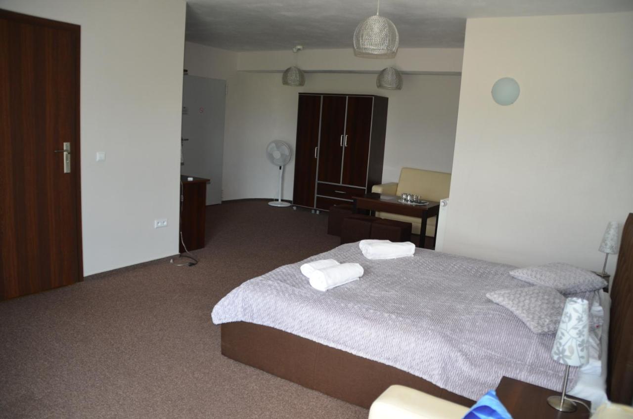 Hotel Tenis フションストビツェ エクステリア 写真